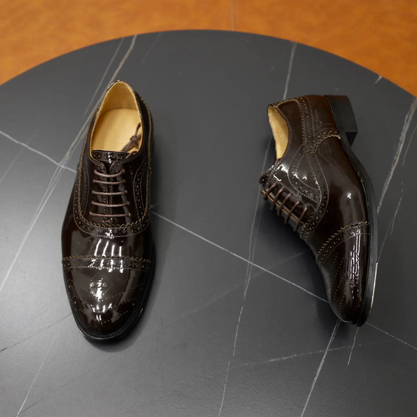 Men's shoes 💰660💰🙅‍♂️🙅‍♂️🙅‍♂️Niuli Brand: Gucci GuCCI Standard code: Men's code 39-44 (45 can be customized) Grade: Same style as the official website Original quality Material: Original cowhide surface Comfortable cowhide lining Original outsole Style category: Men's fashionable casual leather shoes Distinguished big-name luxury elements, top luxury Color: actual picture color